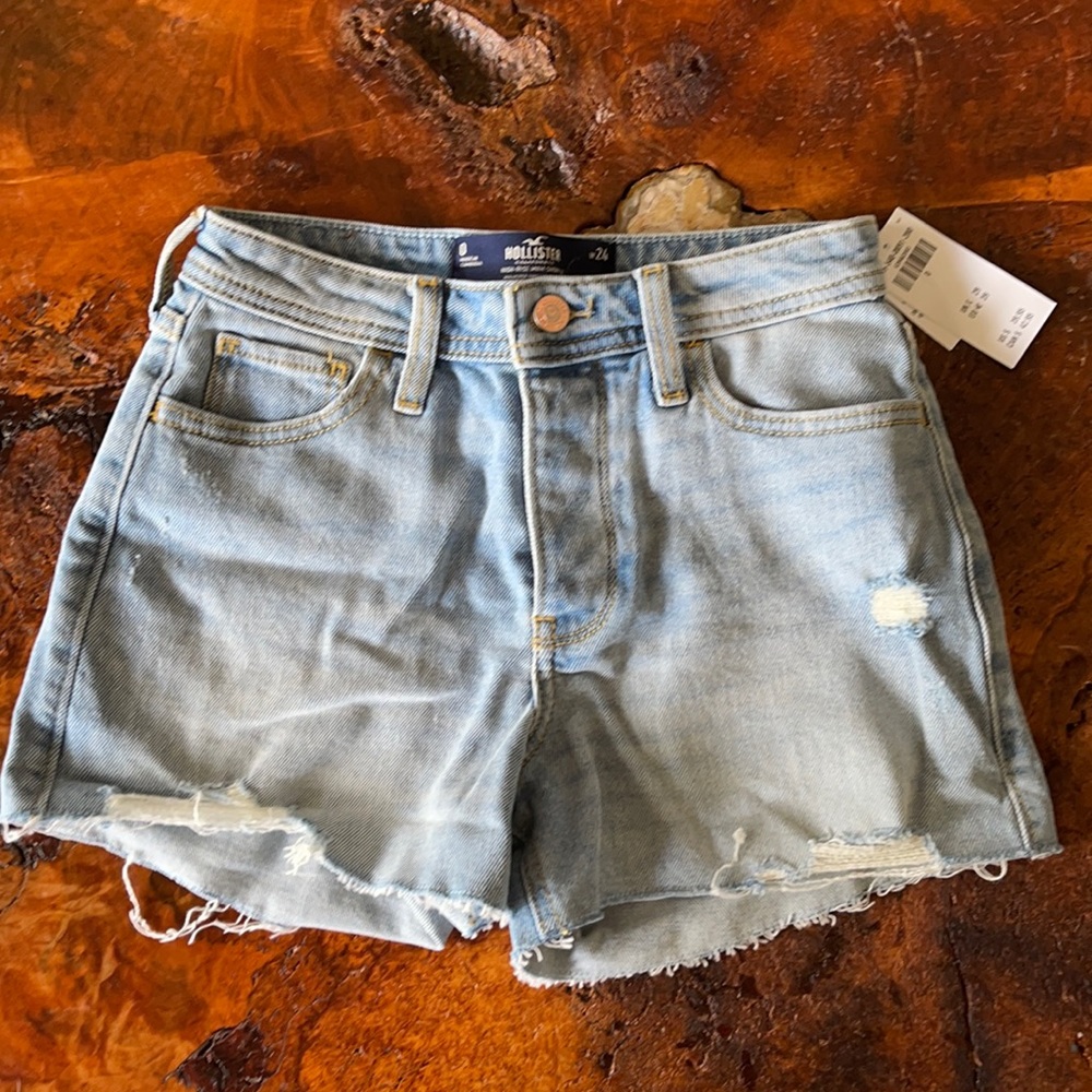 NWT Hollister Hi-rise Mom shorts size 24 waist (0)